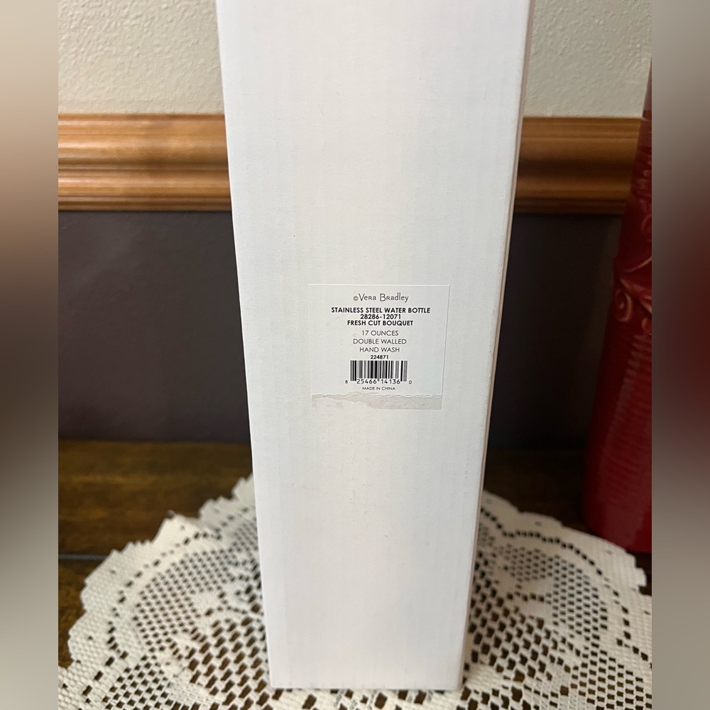 ✨NIB - Vera Bradley Fresh Cut Bouquet Stainless Steel Water Bottle✨ - Picture 2 of 9
